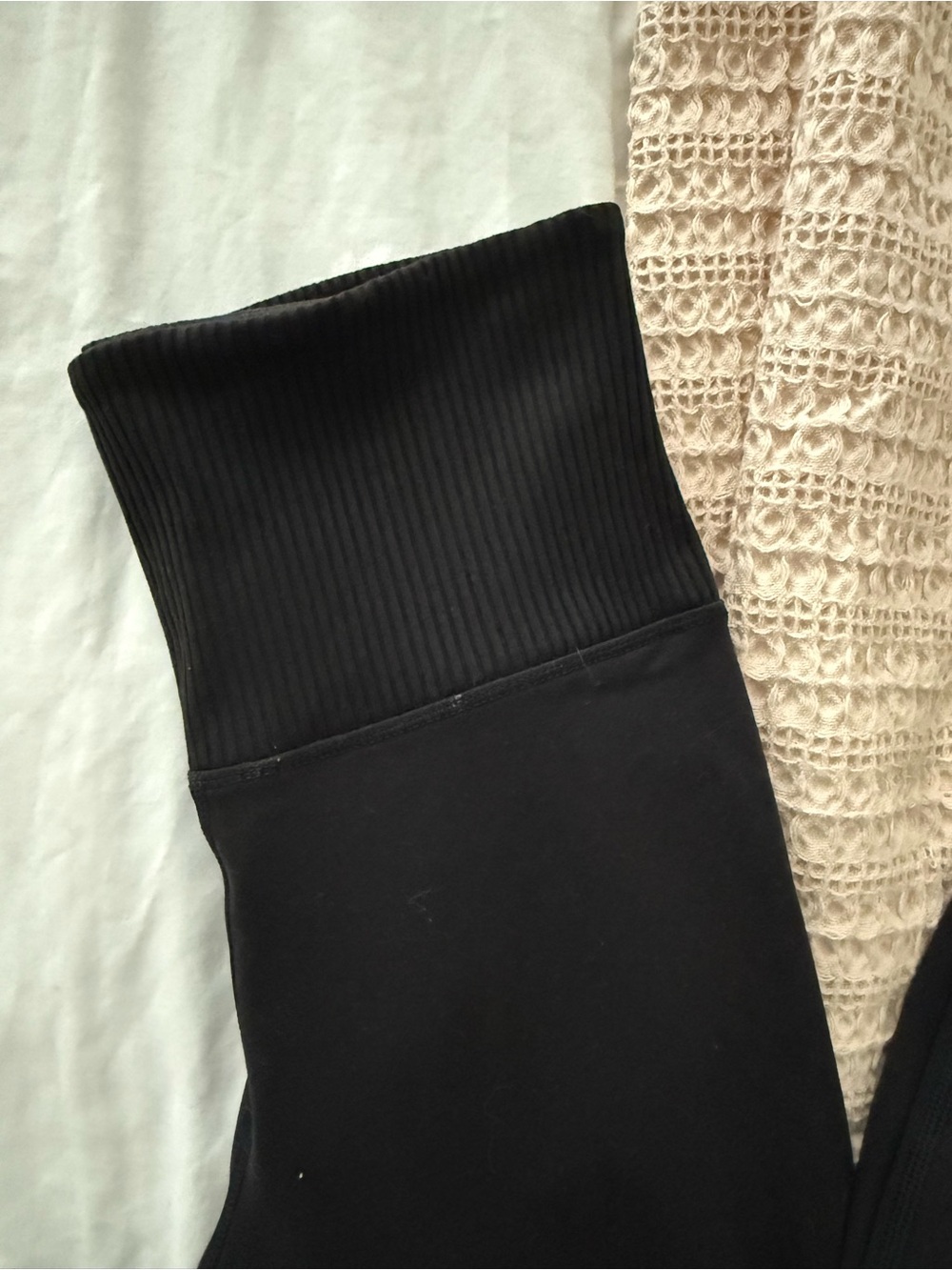 Vuori Black Ribbed Waistband Leggings - Picture 3 of 3